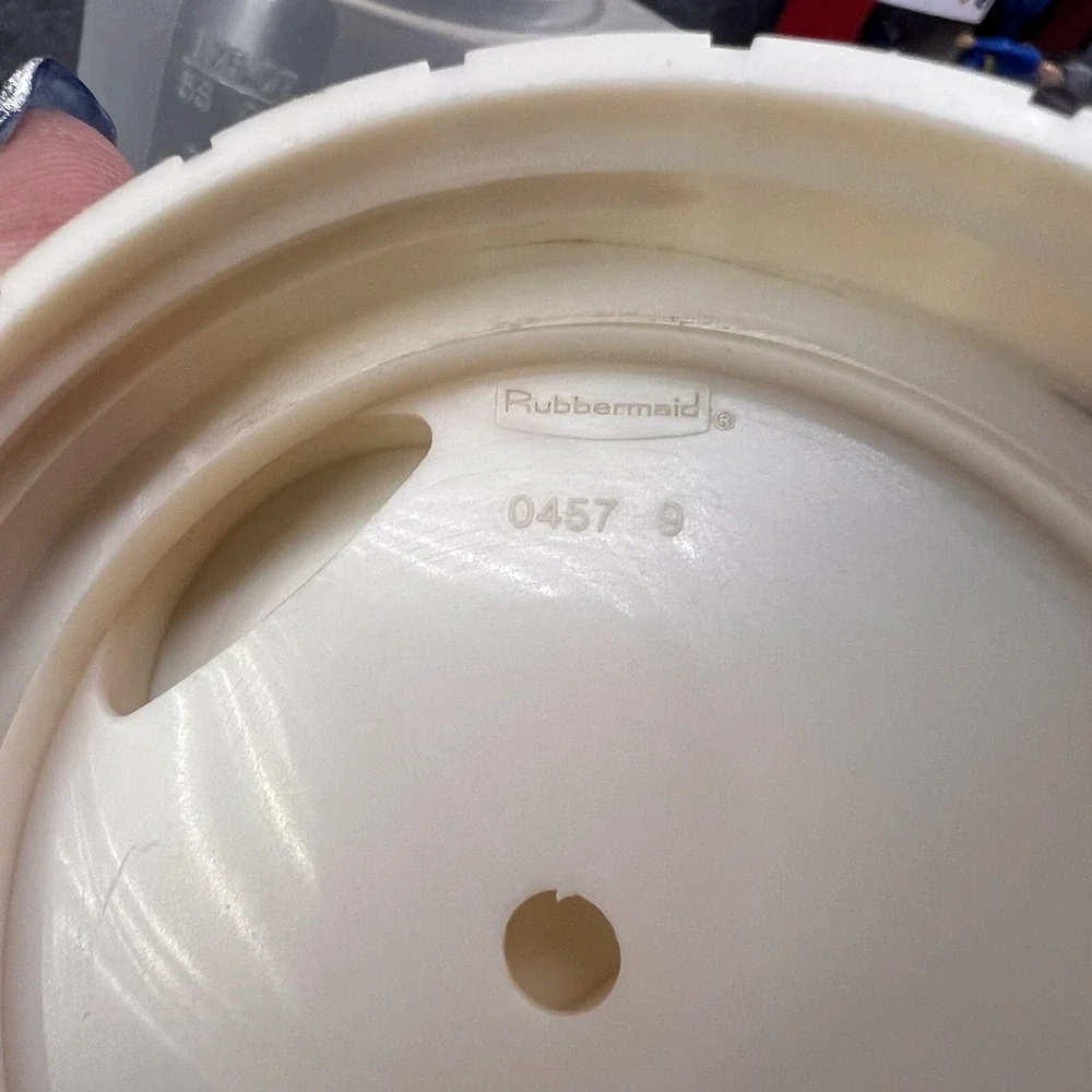 Rubbermaid preowned servin